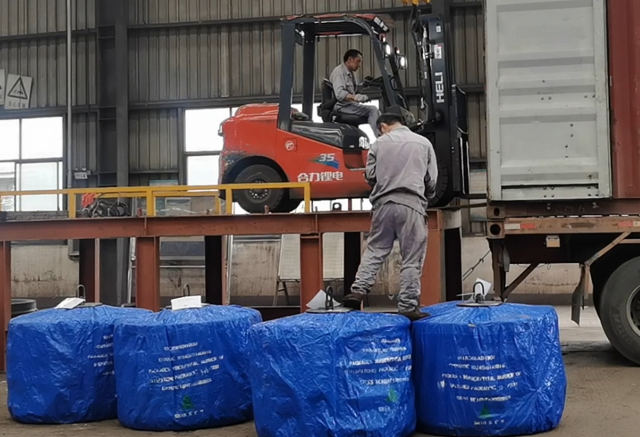 load train wheels into the container